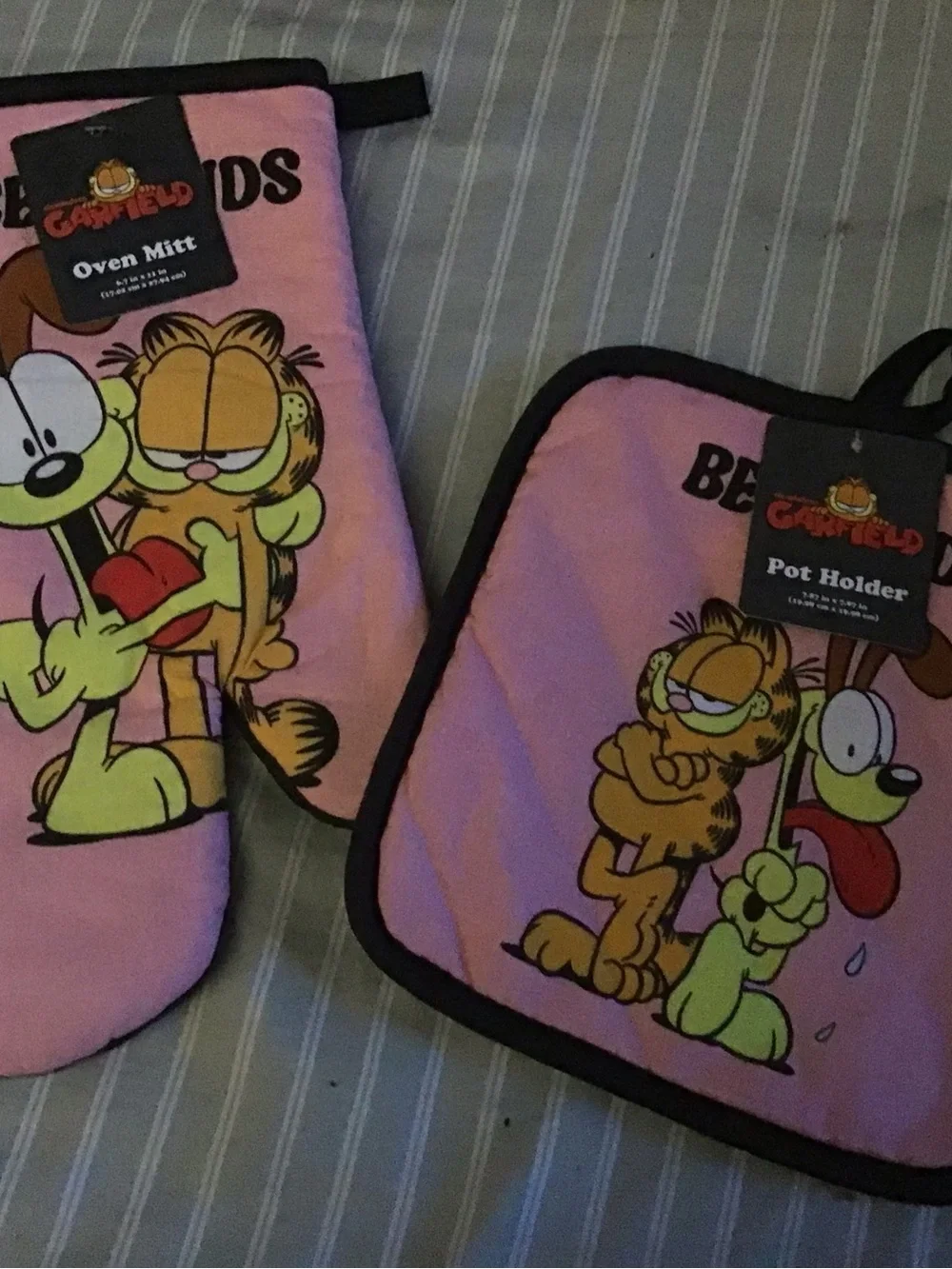 Garfield Oven Mitt & Pot Holder Set - Pink